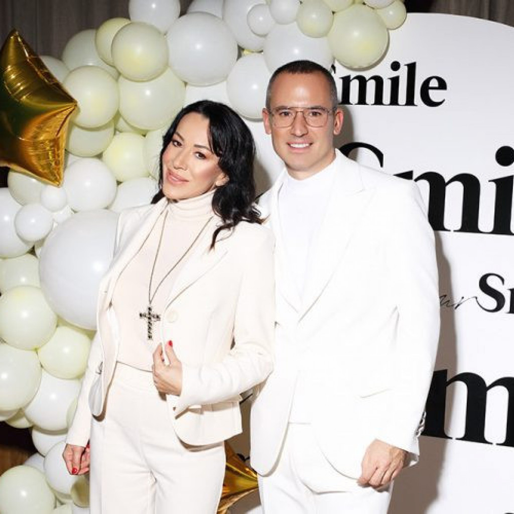 Kreator najlepših osmeha poznatih, Mr. Smile, upriličio novogodišnju žurku u belom
