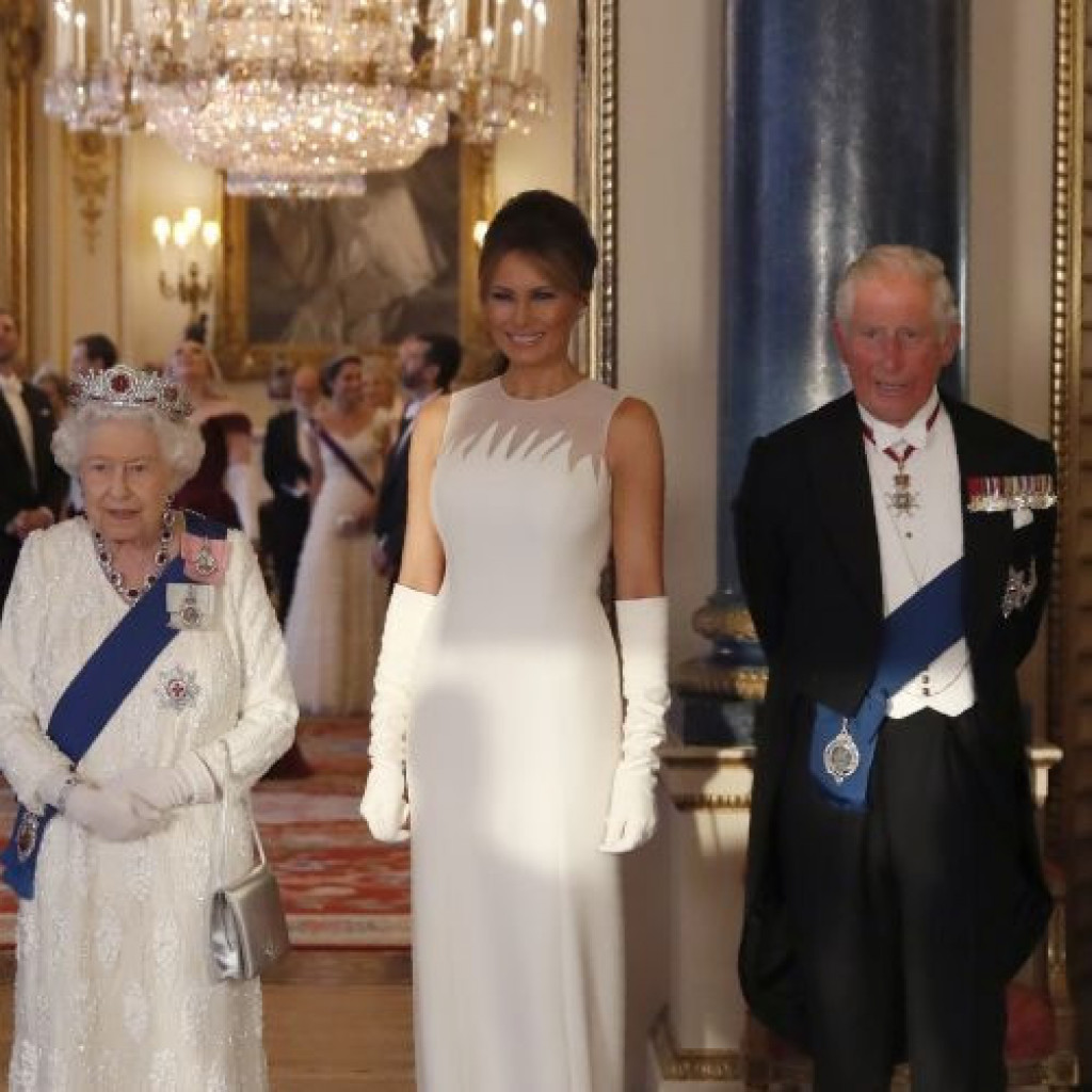 Melanija i Donald Tramp na večeri kod britanske kraljice: Jagnjetina, kolač od jagoda i Hendlova muzika(foto galerija/video)