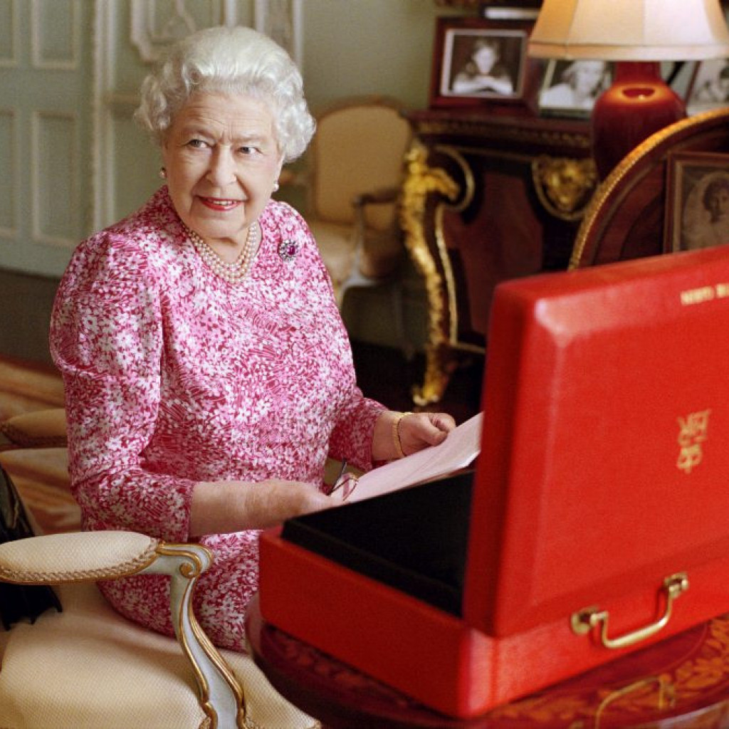 Ko će naslediti tron?: Zdravlje kraljice Elizabete pod znakom pitanja