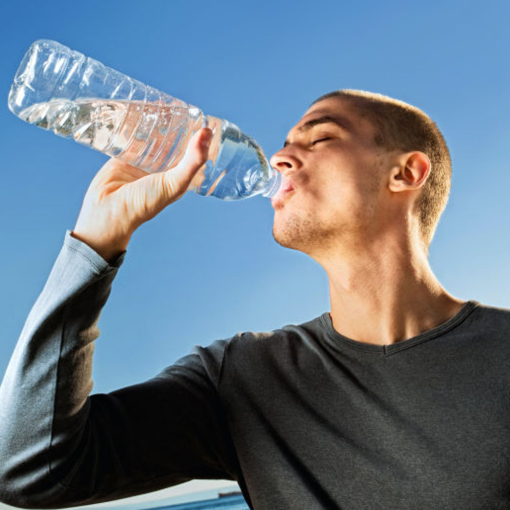 Ova tabela promeniće vam život - Koliko je dovoljno piti vode za lakše mršavljenje?