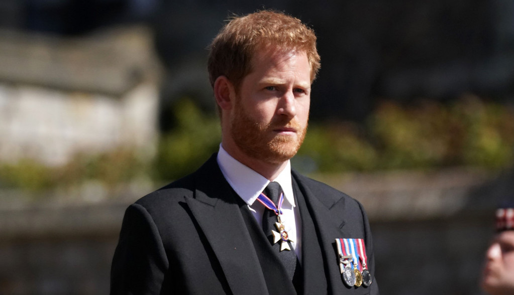 Šumovi u komunikaciji: Princ Hari napustio Englesku dan pre rođendana kraljice Elizabete