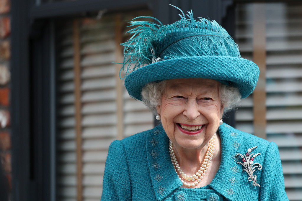 Konačno, nakon tragičnog gubtika osmeh zablistao na licu kraljice Elizabete II