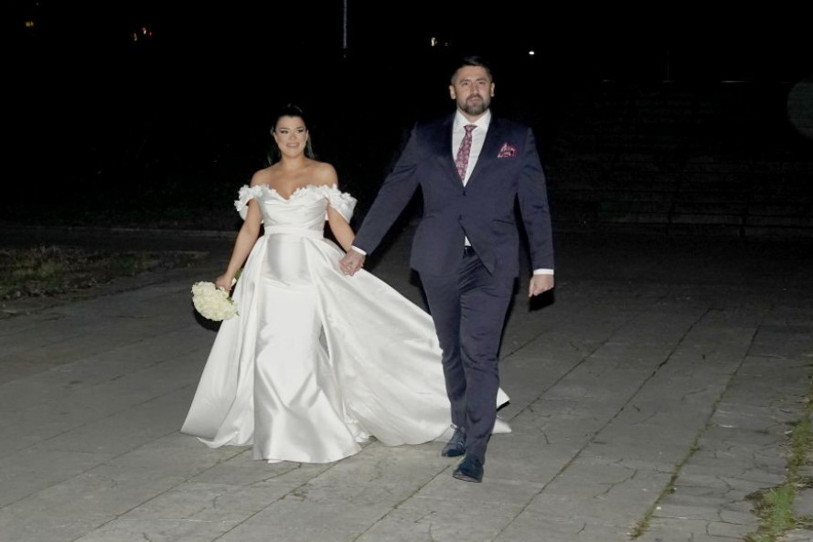 Svadba Nikole Rađena i Milice Ristić: Trudna mlada blista u raskošnoj venčanici, poznati stigli na gala slavlje (foto)