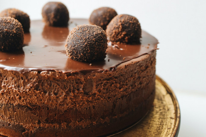 Topi se u ustima, a tako lako priprema: Kremasta čokoladna torta postaće omiljena poslastica cele porodice (recept)
